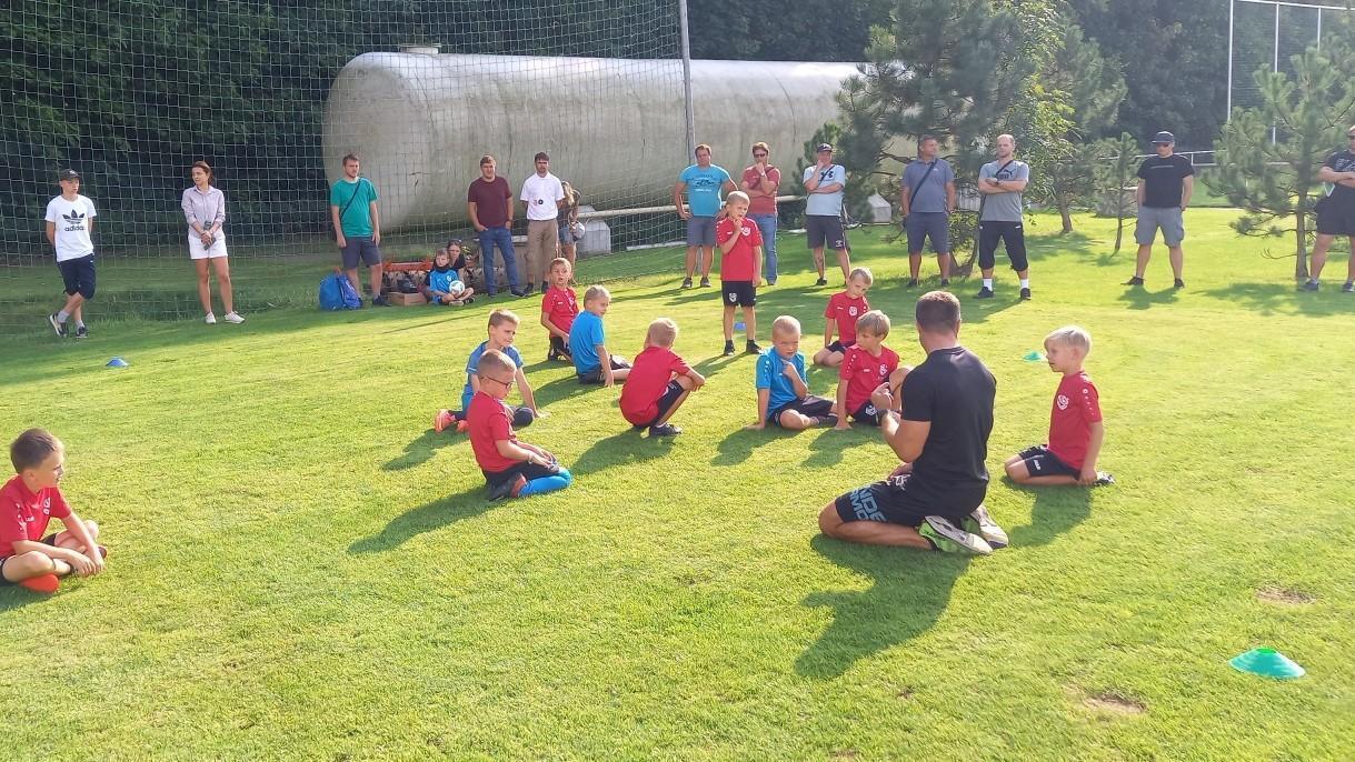 FC Slavia Hradec Králové se aktivně podílí na vzdělávání trenérů a trenérek z celého kraje