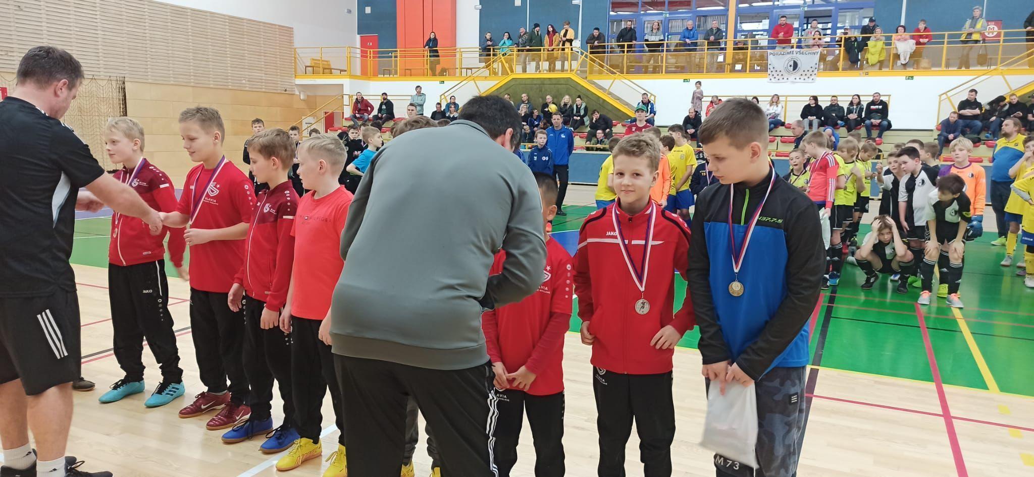 Tým starší přípravky na turnaji v Rychnově po solidních výkonech pátý