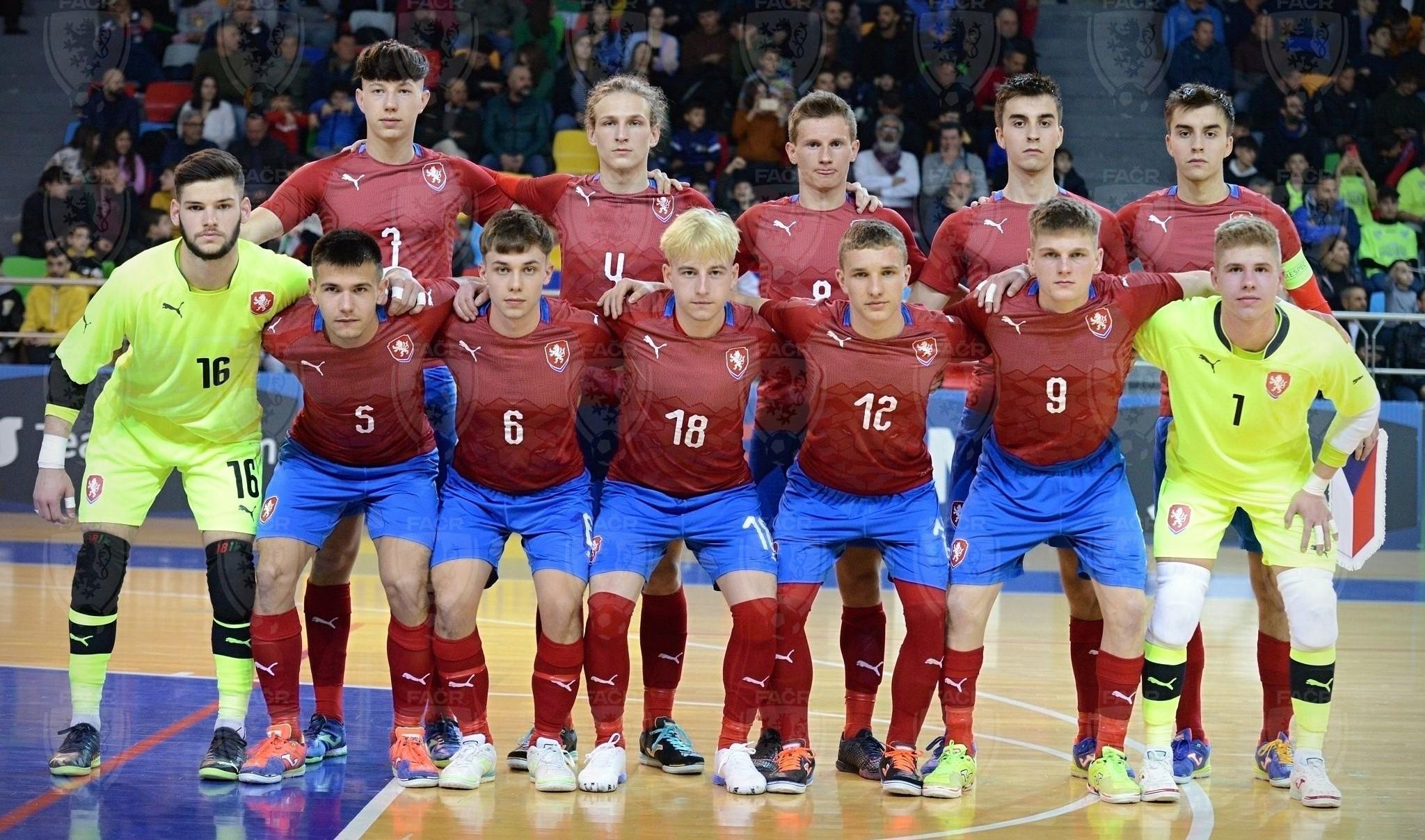 Opory dorosteneckých týmů Štěpán Krotil a Adrian Tomek ve futsalové reprezentaci