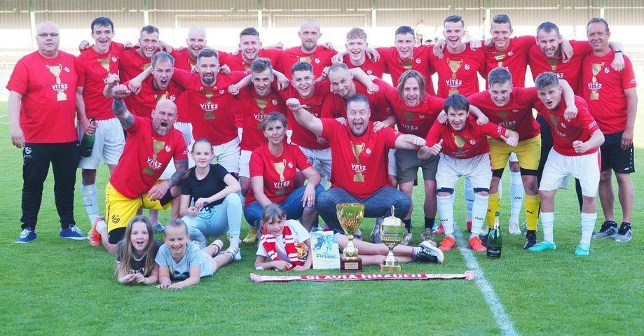 Velký úspěch Slavie Hradec, poprvé v historii ukořistila POHÁR HEJTMANA