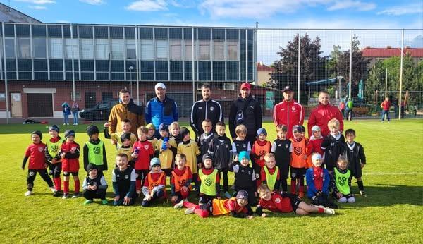 TURNAJ U6 | Děti Slavia Kids U6 sehrály turnaj šesti týmů na domácím hřišti a vstřelily 68 gólů